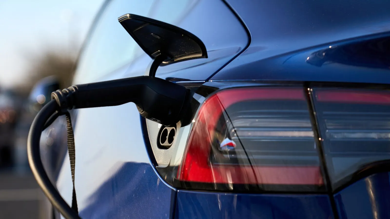 Cost of charging an electric car surges by 42% – caused by rise in energy costs | UK News