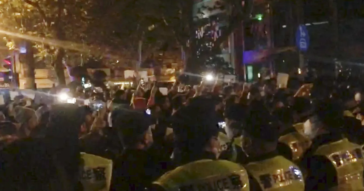 Crowds angered by COVID-19 lockdowns call for China’s Xi to step down